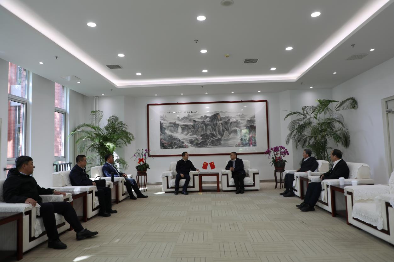 嘉荫县人民政府县长王东海一行到公司调研考察(图1) 嘉荫县人民政府县长王东海一行到公司调研考察(图1)